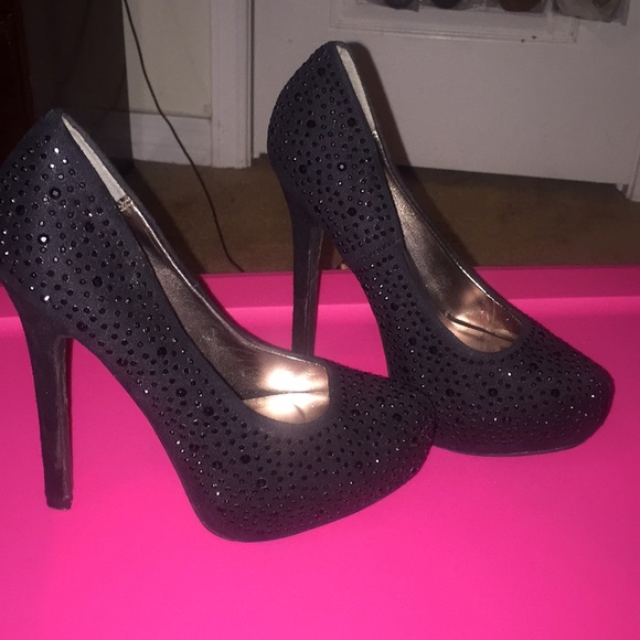 Heels.! - Picture 2 of 2